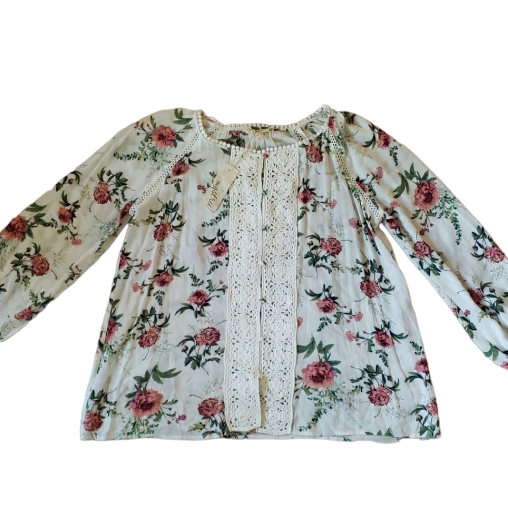 Mystree Oversized Boho Long Sleeve Floral and Lace Shirt. White and Pink…